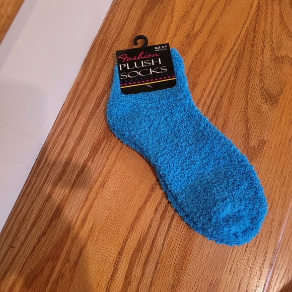 NEW 3 Pairs Fashion Plush Socks Size 9- 11 - Picture 1 of 6